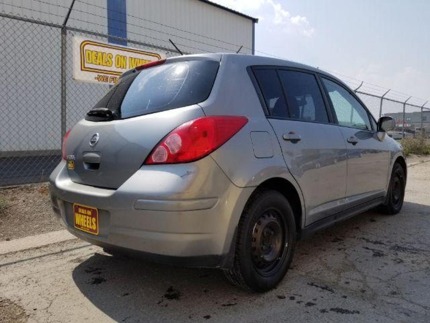 2011 Nissan Versa 1.8 SL Hatchback (3N1BC1CP7BL) with an 1.8L L4 DOHC 16V engine, Continuously Variable Transmission transmission, located at 4801 10th Ave S,, Great Falls, MT, 59405, (406) 564-1505, 0.000000, 0.000000 - Photo#4