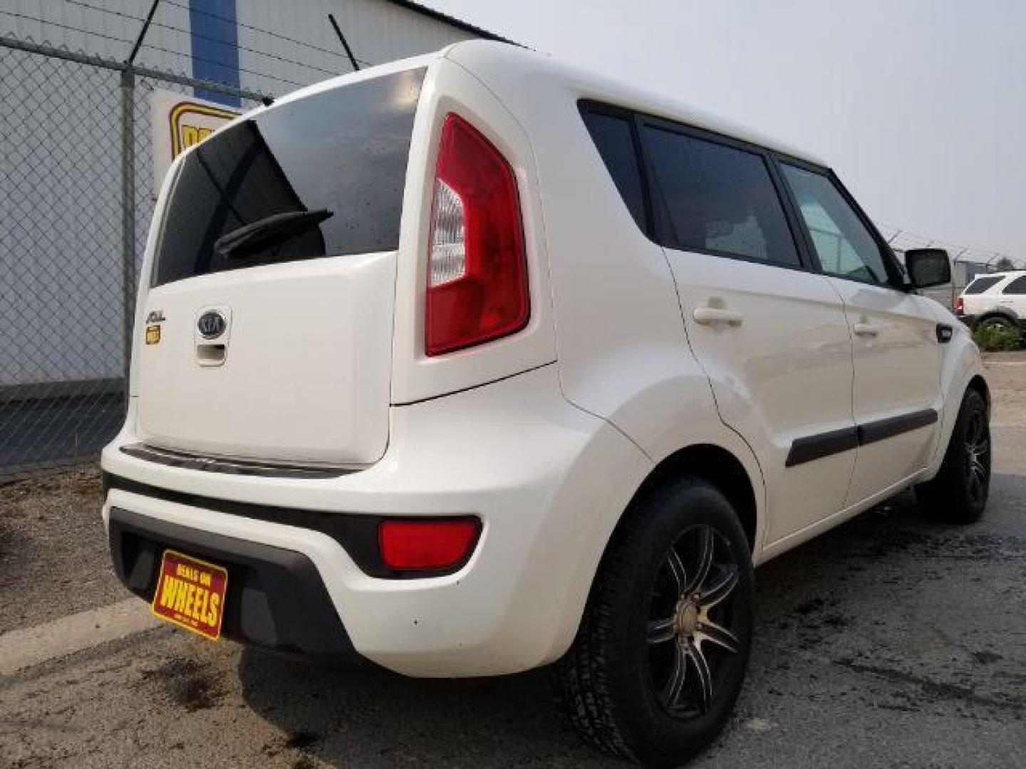 2012 Kia Soul Base (KNDJT2A58C7) with an 1.6L L4 DOHC 16V engine, 5-Speed Manual transmission, located at 4801 10th Ave S,, Great Falls, MT, 59405, (406) 564-1505, 0.000000, 0.000000 - Photo#4