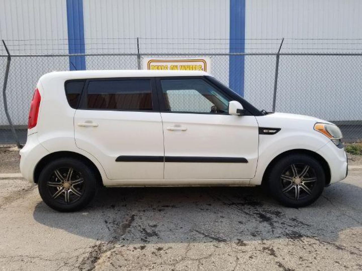 2012 Kia Soul Base (KNDJT2A58C7) with an 1.6L L4 DOHC 16V engine, 5-Speed Manual transmission, located at 4801 10th Ave S,, Great Falls, MT, 59405, (406) 564-1505, 0.000000, 0.000000 - Photo#5