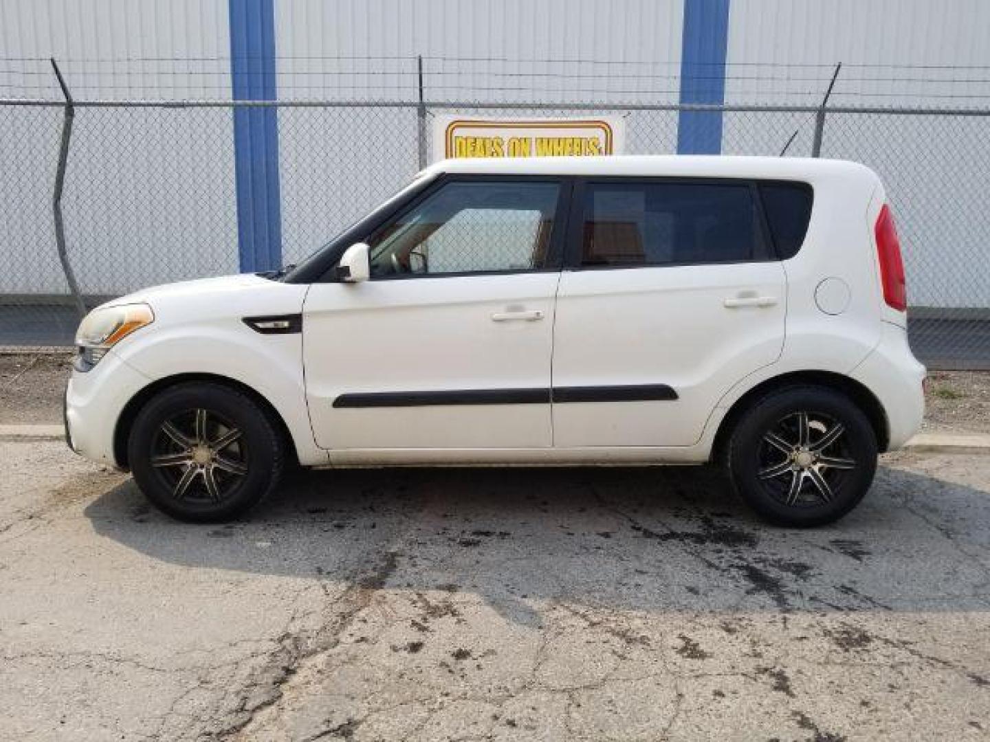 2012 Kia Soul Base (KNDJT2A58C7) with an 1.6L L4 DOHC 16V engine, 5-Speed Manual transmission, located at 4801 10th Ave S,, Great Falls, MT, 59405, (406) 564-1505, 0.000000, 0.000000 - Photo#2