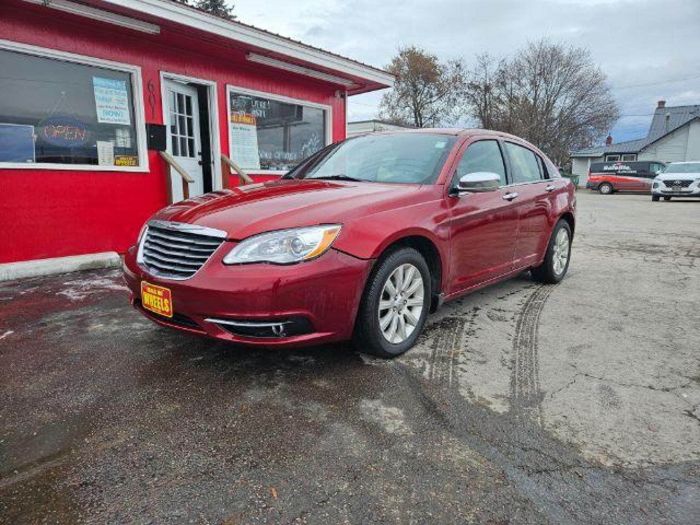 2013 Chrysler 200 Limited (1C3CCBCG7DN) with an 3.6L V6 DOHC 24V FFV engine, 6-Speed Automatic transmission, located at 601 E. Idaho St., Kalispell, MT, 59901, 0.000000, 0.000000 - Photo#0