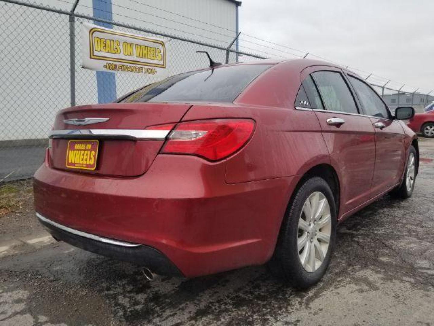 2013 Chrysler 200 Limited (1C3CCBCG7DN) with an 3.6L V6 DOHC 24V FFV engine, 6-Speed Automatic transmission, located at 601 E. Idaho St., Kalispell, MT, 59901, 0.000000, 0.000000 - Photo#4