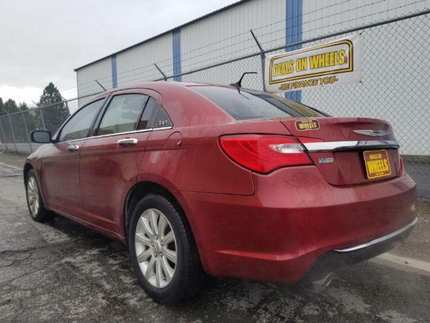 2013 Chrysler 200 Limited (1C3CCBCG7DN) with an 3.6L V6 DOHC 24V FFV engine, 6-Speed Automatic transmission, located at 601 E. Idaho St., Kalispell, MT, 59901, 0.000000, 0.000000 - Photo#5