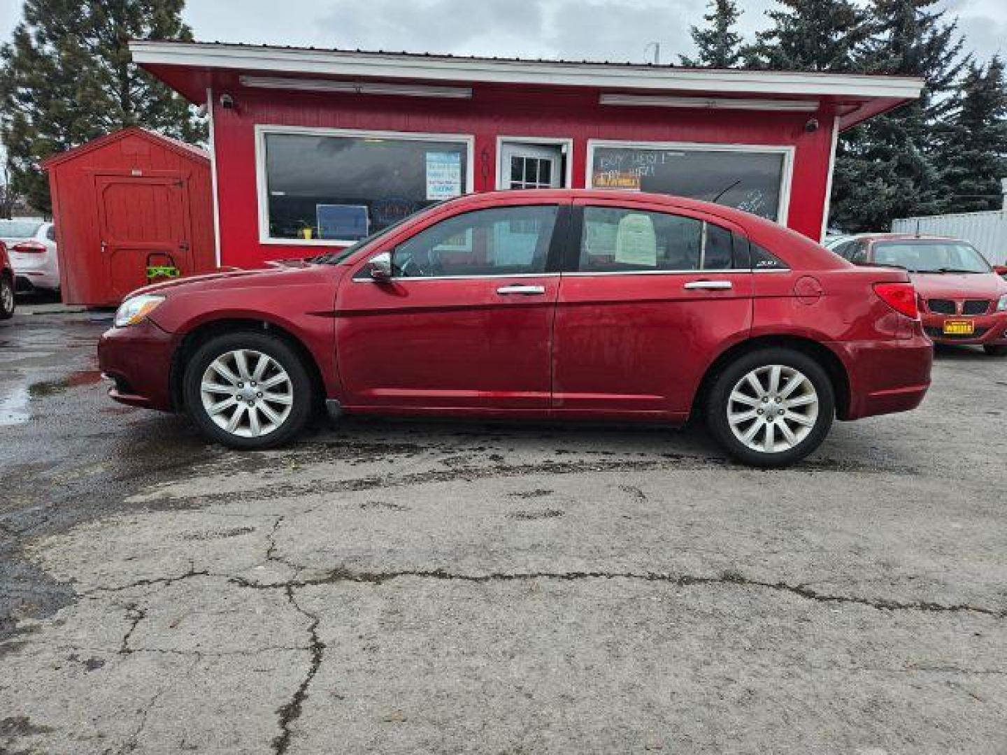 2013 Chrysler 200 Limited (1C3CCBCG7DN) with an 3.6L V6 DOHC 24V FFV engine, 6-Speed Automatic transmission, located at 601 E. Idaho St., Kalispell, MT, 59901, 0.000000, 0.000000 - Photo#1