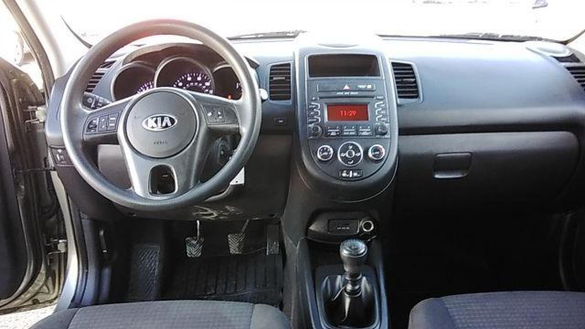 2013 Kia Soul Base (KNDJT2A59D7) with an 1.6L L4 DOHC 16V engine, 5-Speed Manual transmission, located at 1821 N Montana Ave., Helena, MT, 59601, 0.000000, 0.000000 - Photo#9