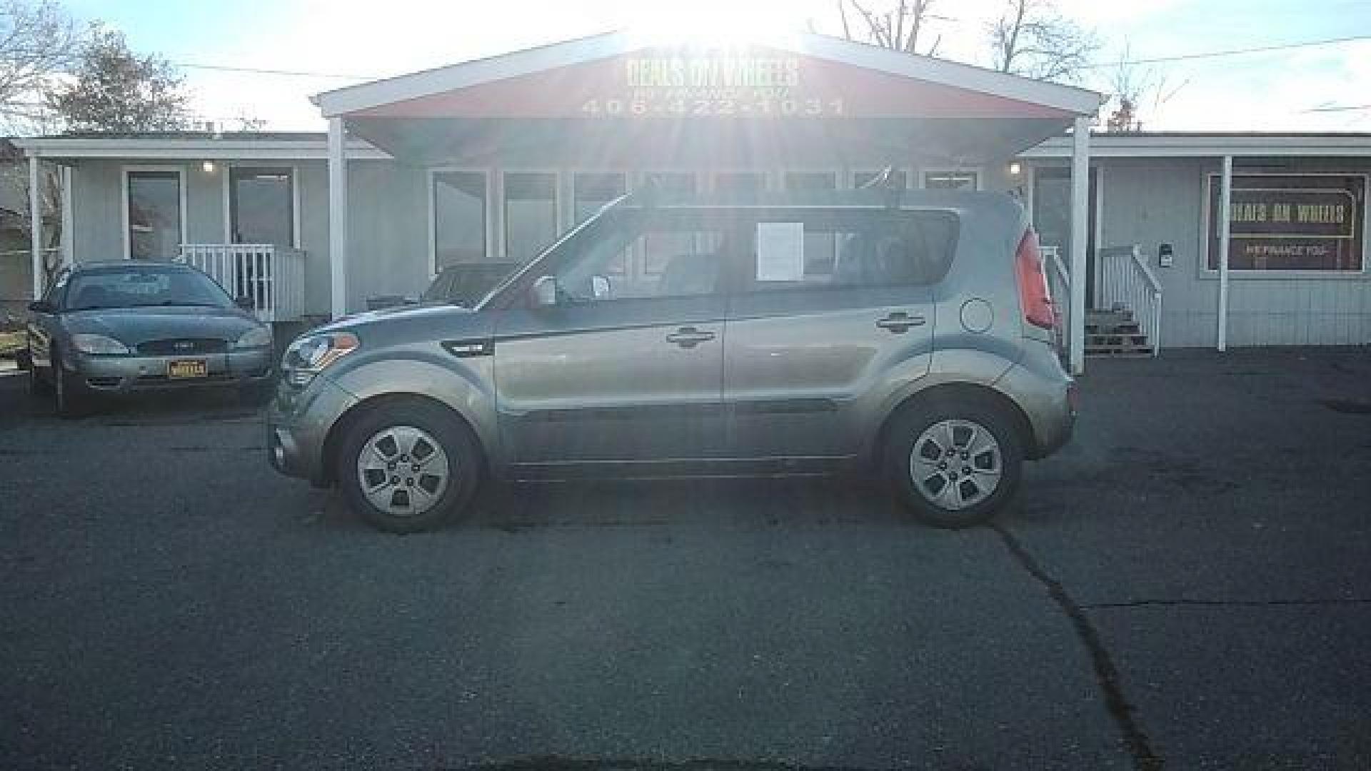 2013 Kia Soul Base (KNDJT2A59D7) with an 1.6L L4 DOHC 16V engine, 5-Speed Manual transmission, located at 1821 N Montana Ave., Helena, MT, 59601, 0.000000, 0.000000 - Photo#6