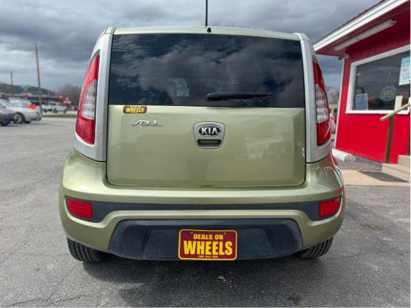 2013 Kia Soul Base (KNDJT2A51D7) with an 1.6L L4 DOHC 16V engine, 5-Speed Manual transmission, located at 601 E. Idaho St., Kalispell, MT, 59901, 0.000000, 0.000000 - Photo#3