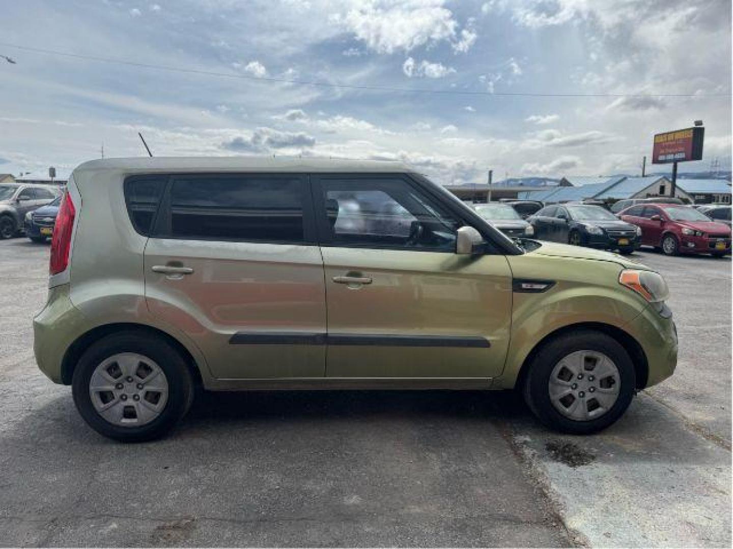 2013 Kia Soul Base (KNDJT2A51D7) with an 1.6L L4 DOHC 16V engine, 5-Speed Manual transmission, located at 601 E. Idaho St., Kalispell, MT, 59901, 0.000000, 0.000000 - Photo#5