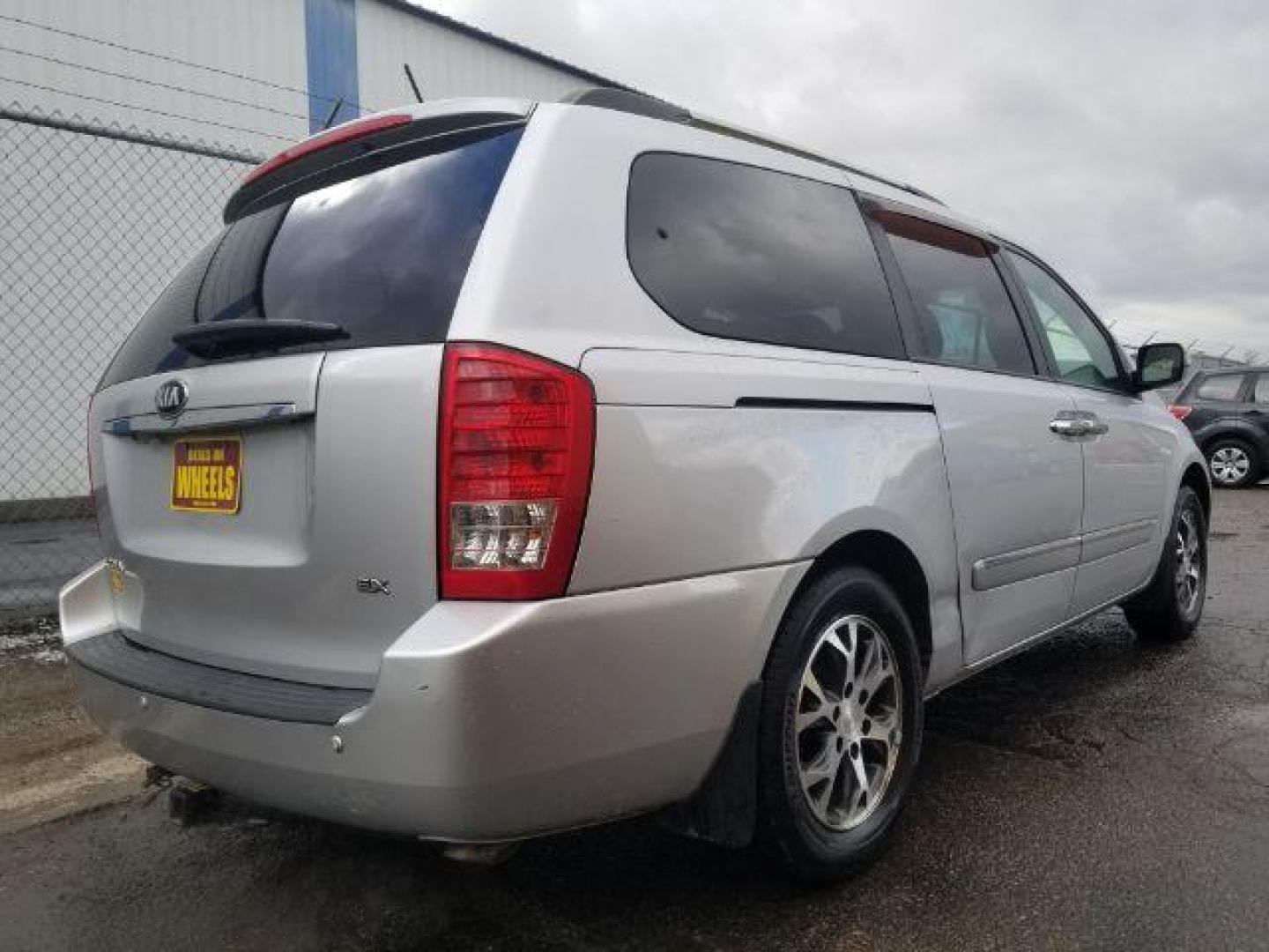 2014 Kia Sedona EX LWB (KNDMH4C76E6) with an 3.8L V6 DOHC 24V engine, 5-Speed Automatic transmission, located at 4801 10th Ave S,, Great Falls, MT, 59405, (406) 564-1505, 0.000000, 0.000000 - Photo#4