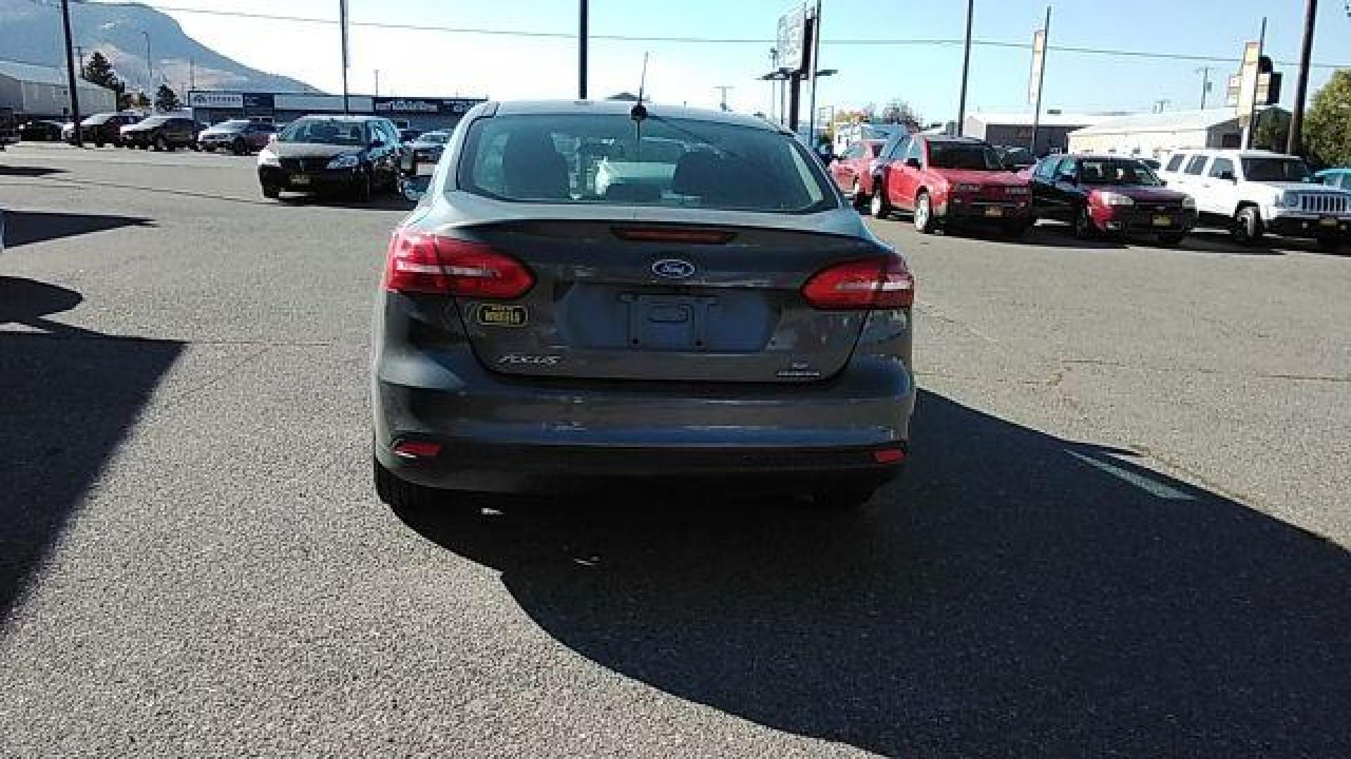 2015 Ford Focus SE Sedan (1FADP3F29FL) with an 2.0L L4 DOHC 16V engine, located at 1821 N Montana Ave., Helena, MT, 59601, 0.000000, 0.000000 - Photo#5