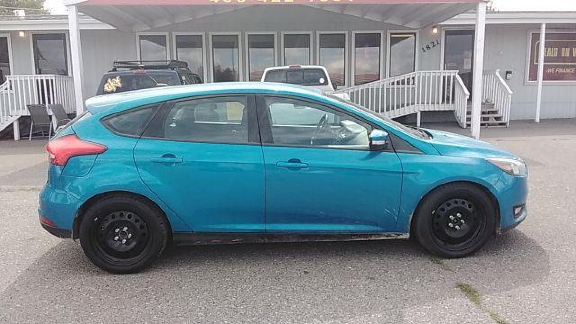 2015 Ford Focus SE Hatch (1FADP3K29FL) with an 2.0L L4 DOHC 16V engine, 5-Speed Manual transmission, located at 1821 N Montana Ave., Helena, MT, 59601, 0.000000, 0.000000 - Photo#3