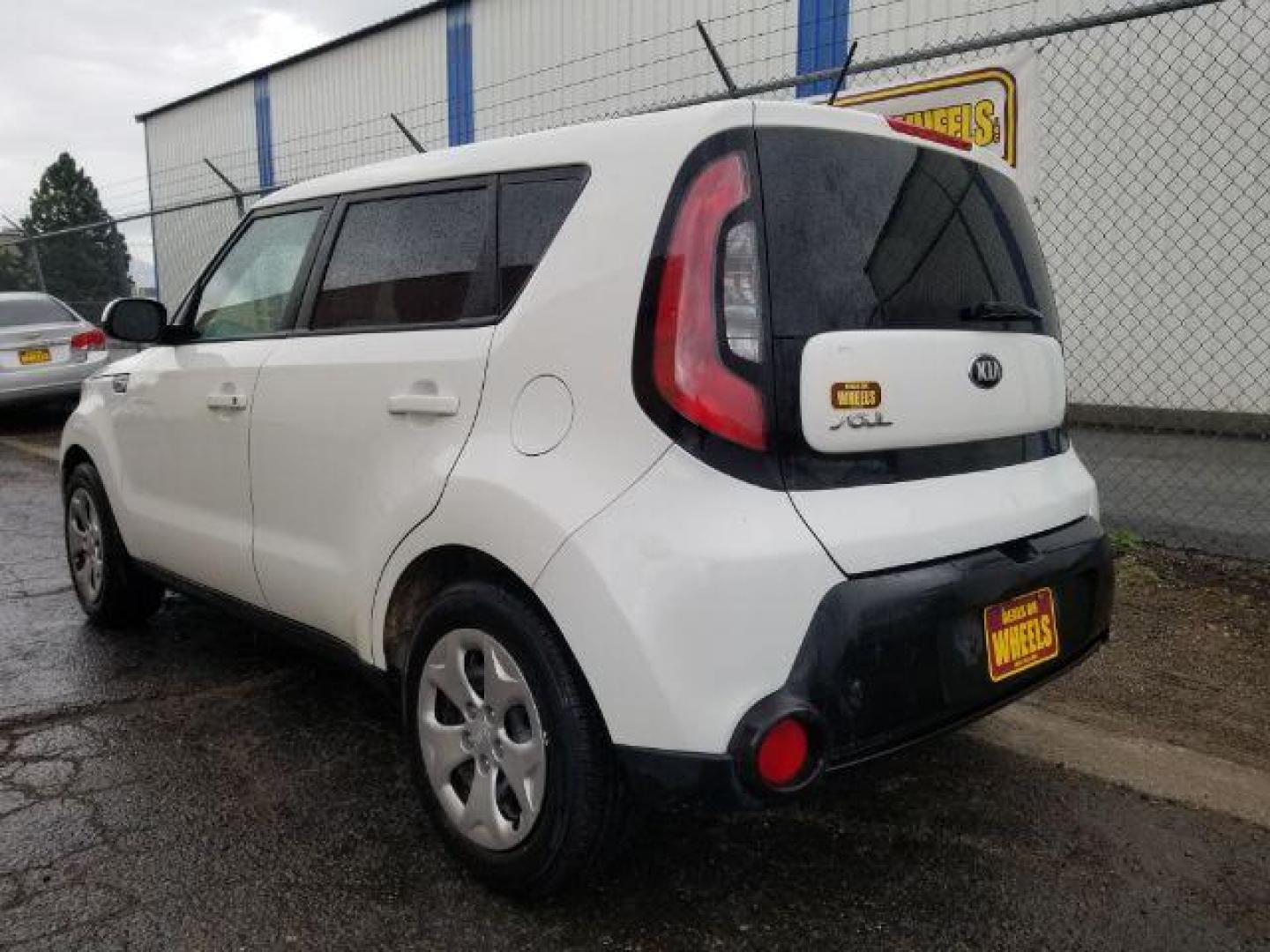 2015 Kia Soul Base (KNDJN2A20F7) with an 1.6L L4 DOHC 16V engine, located at 1800 West Broadway, Missoula, 59808, (406) 543-1986, 46.881348, -114.023628 - Photo#3